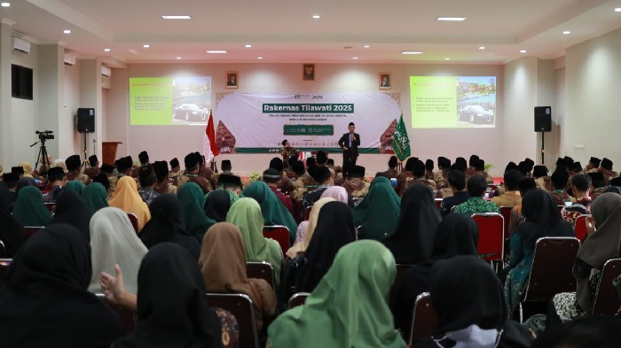 Para pejuang Al Qur'an se-Indonesia dengan khidmat mengikuti acara Rapat Kerja Nasional (Rakernas) Tilawati 2025 di Hotel Urban Al Ashri Yogyakarta. Foto: Ist