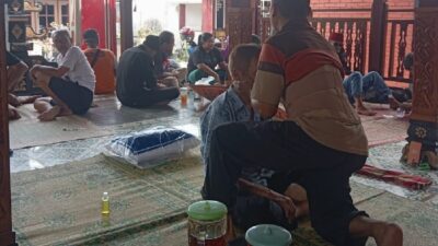 Kegiatan Sosial Repdem DIY di Balai Marhen berupa pengobatan alternatif Gratis Diisambut antisiasme warga. FOTO: Ist