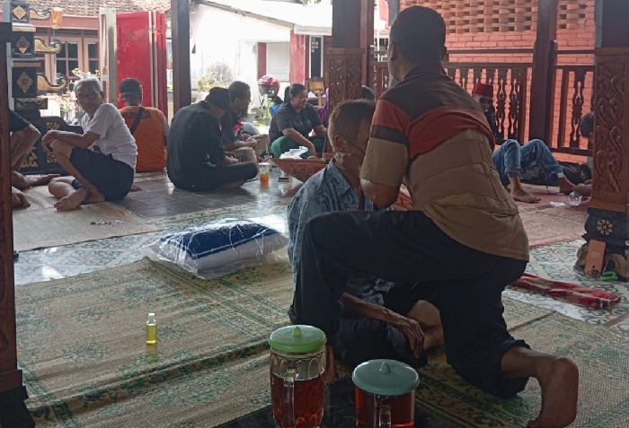 Kegiatan Sosial Repdem DIY di Balai Marhen berupa pengobatan alternatif Gratis Diisambut antisiasme warga. FOTO: Ist