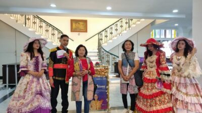 Valentrain, program kasih sayang dan berbagi di stasiun Yogyakarta, Jumat, 14 Februari 2025.