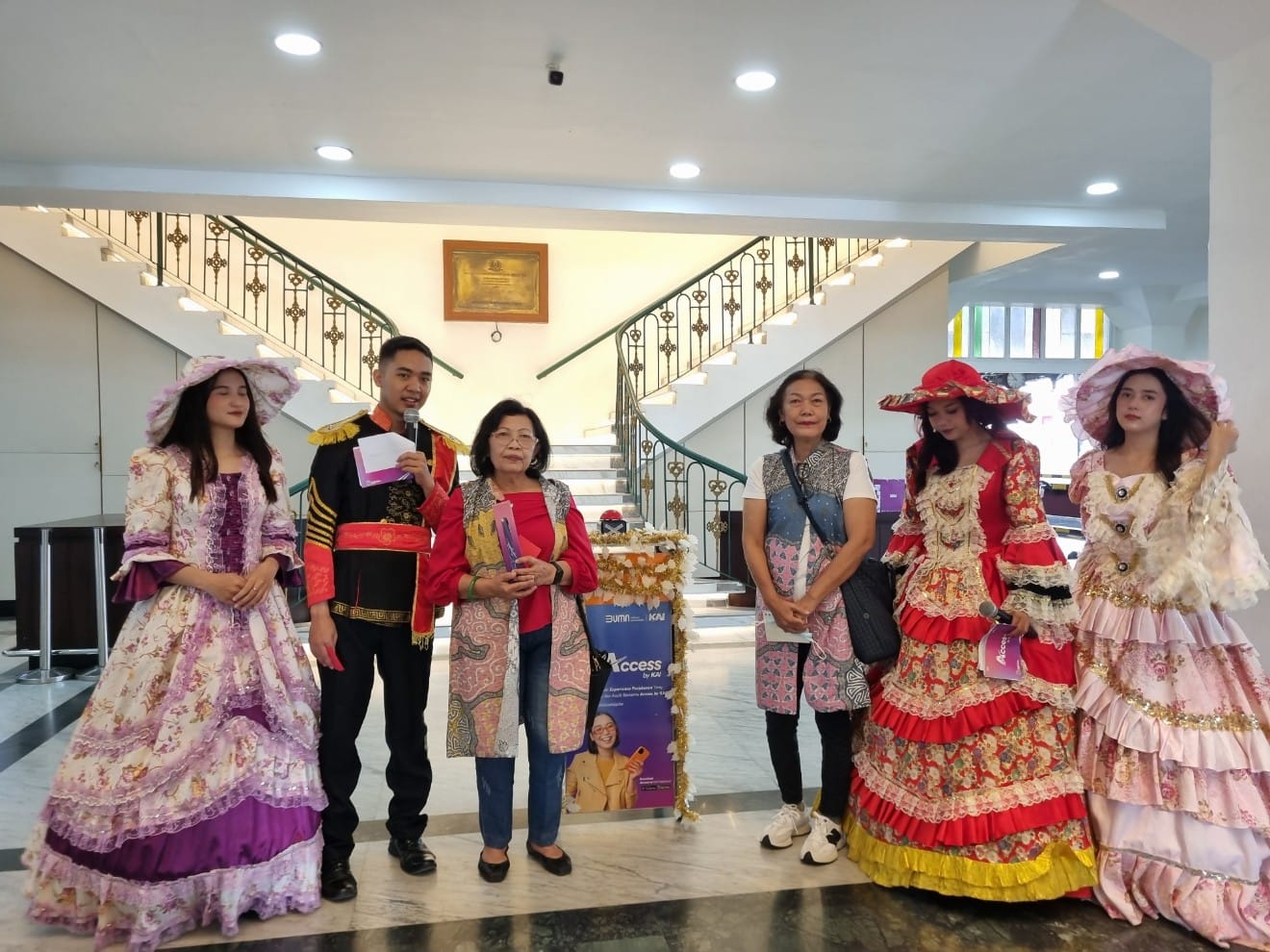 Valentrain, program kasih sayang dan berbagi di stasiun Yogyakarta, Jumat, 14 Februari 2025.