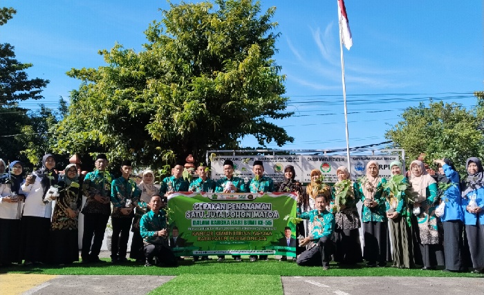 Kegiatan penanaman satu juta pohon matoa yang diselenggarakan Kantor Kementrian Agama Kabupaten Purbalingga dalam ramgka peringatan hafi bumi 2025. Foto: Tar