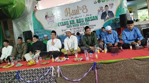 Kepala Kantor Kementerian Agama Kankemenag Kabupaten Purbalingga, H. Zahid Khasani yang akrab disapa Gus Zahid saat memberikan tausiyah pada acara Haul KH Abu Hasan ke-8 . Foto: Tar