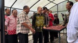 Sri Sultan HB X saat menhadiri panen Perdana Kopi Lereng Merapi pada Minggu (15/06/2025). Foto: Ist