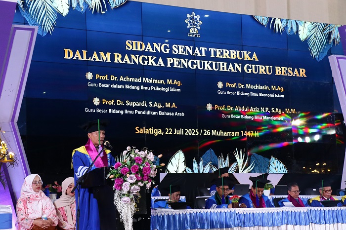 Prof Dr. Mochlasin, M.Ag saat membacakan pidato pengukuhan Guru Besar UIN Salatiga, (22/7/2025). Foto: Istimewa