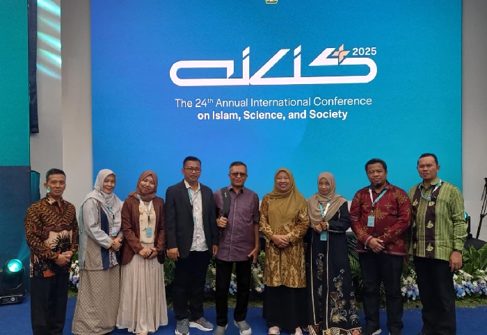 Rektor UIN Salatiga didampingi sejumlah dosen menghadiri gelaran AICIS+ 2025 di Universitas Islam Internasional Indonesia (UIII) Depok, Rabu (29/10). Foto: Istimewa
