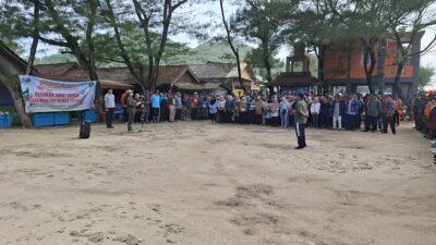 Sesuai dengan permintaan para pedagang dan kelompok sadar wisata (Pokdarwis), sosialisasi dilaksanakan langsung di lokasi.