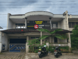 Berlokasi di Jl. Sagan No.III/2, Terban, Gondokusuman, lembaga ini menawarkan suasana belajar yang kondusif di tengah kehidupan kota pelajar. Suasana belajar khas Kampung Inggris Pare tidak lagi harus ditempuh dengan perjalanan jauh ke Kediri.