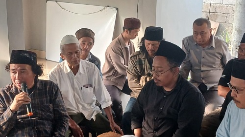 Warga NU DIY menyampaikan pernyataan sikap terkait konflik internal PBNU dalam Mubes, Jumat (28/11/2025). Foto: Livi