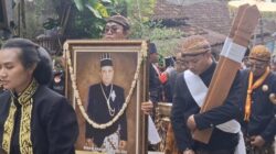 Suasana duka mewarnai pemakaman Raja Solo, PB XIII di pemakaman Raja Mataram di Imogiri, Bantul, Kamis % November 2025. Foto: Livia