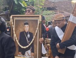 Duka Keraton Solo di Bumi Mataram: Jenazah PB XIII Dimakamkan Khidmat di Imogiri