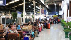 Stasiun Yogyakarta masih menjadi pusat mobilitas tertinggi dengan total 496.425 penumpang selama Oktober. Disusul Stasiun Lempuyangan dengan 225.367 penumpang, dan Stasiun Solo Balapan dengan 176.540 penumpang.