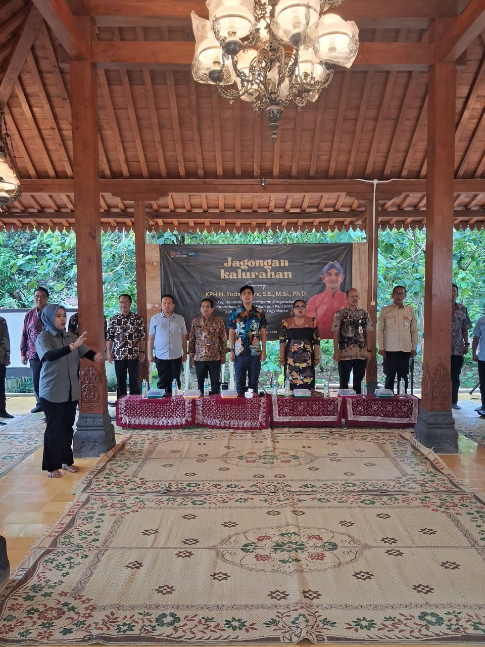 Suasana hangat Jagongan Kalurahan se-Kapanewon Girisubo di Pendopo Wotawati, Kalurahan Pucung. Warga dan pamong berdiskusi membangun desa berdaya dan berwawasan wisata.