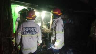 Kebakaran Dini Hari Lahap Dapur Warung Makan Mel-Mel Parangtritis, Kerugian Capai Rp15 Juta