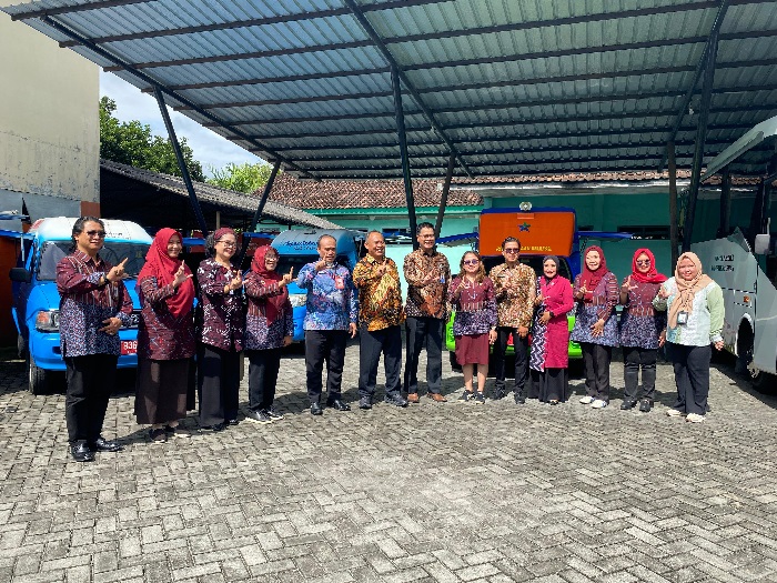 Jajaran DPK Sleman dan tim asesor nasional dalam rangka akreditasi Perpustakaan Kabupaten Sleman. Foto: DPK Sleman/Istimewa