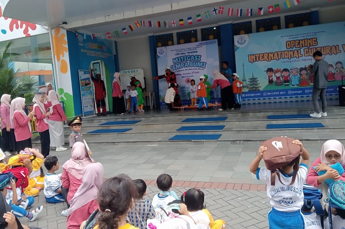 Siswa PG-K GIS 3 Jogja didampingi para guru dan tampak antusias dan menghayati saat mengikuti kegiatan kesiapsiagaan bencana bersama BPBD DIY, Senin (08/12/2025). Foto: Fefin Dwi S