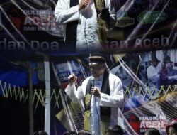 Ustadz Bachtiar Nasir Pimpin Doa dan  Salurkan Bantuan untuk Korban Bencana di Aceh