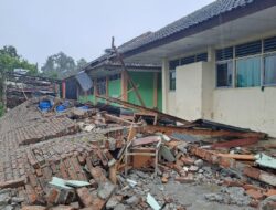 Hujan dan Angin Kencang Terjang SMP Negeri 2 Kalasan: Tembok Parkiran Ambruk, Laboratorium Komputer hingga Gamelan Basah Teramcam Rusak