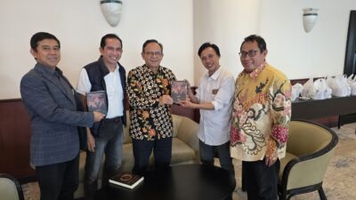 Ketua Dewan Pers Apresiasi buku Ambang Sandyakala Jurnalisme Karya Ketua SMSI DIY