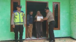 Polisi Purbalingga Peduli, Kapolsek Kutasari Bantu Keluarga Korban Kecelakaan Jatuh dari Pohon Kelapa