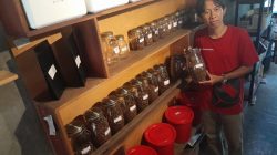 JNE dan Jurnalis Jogja Touring ke Gunungkidul, Tebar Kebaikan dan Promosikan Kopi Lokal