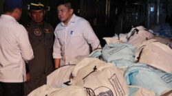 Seskab Teddy Kawal Bantuan Bencana NTT, 65 Ton Logistik Dikirim dengan 5 Pesawat