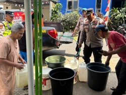 Polsek Kutasari Salurkan 2.000 Liter Air Bersih untuk Warga Terdampak Kekeringan di Purbalingga