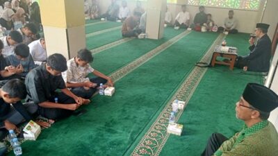 Pengajian SMP Negeri 2 Kalasan, Orang Tua Diajak Biasakan Akhlak Baik pada Anak